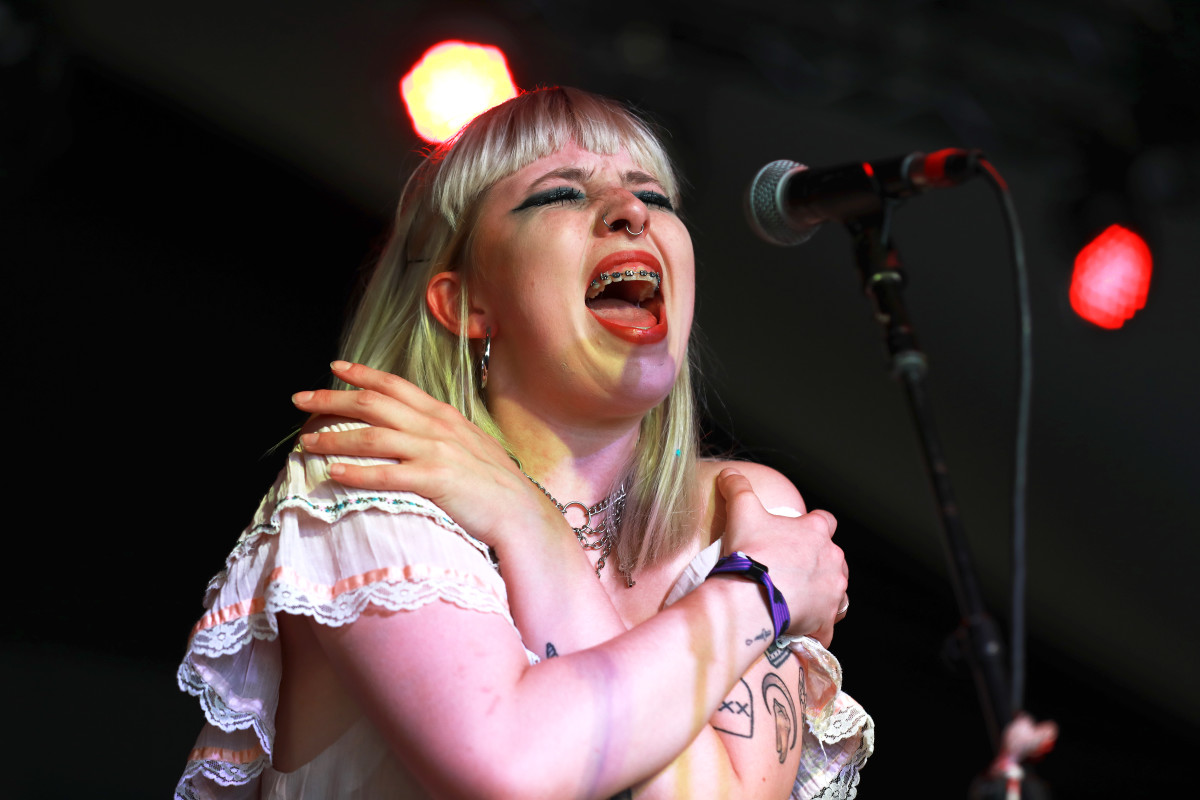Kaelan Mikla play Pasadena Daydream on Aug. 31, 2019